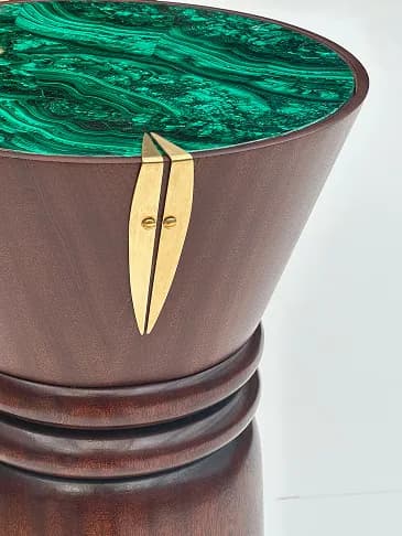 Malachite-topped pedestal with a gold jewellery-setting detail.